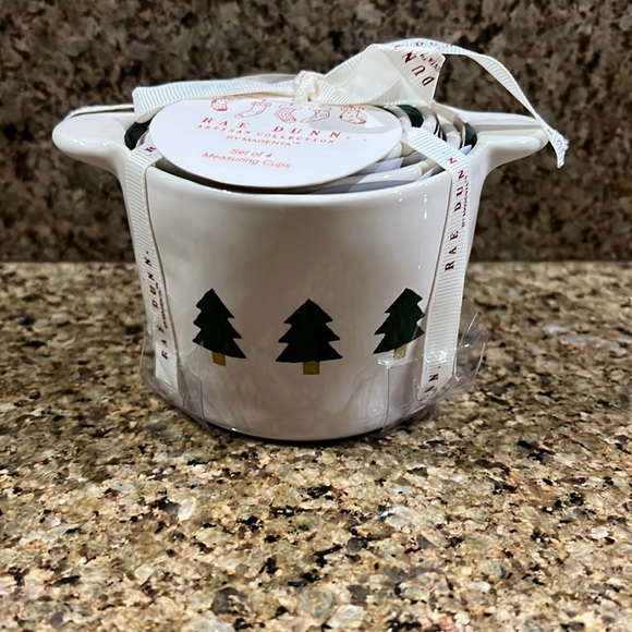 Rae Dunn Green Christmas Tree Measuring Cups - Picture 1 of 3